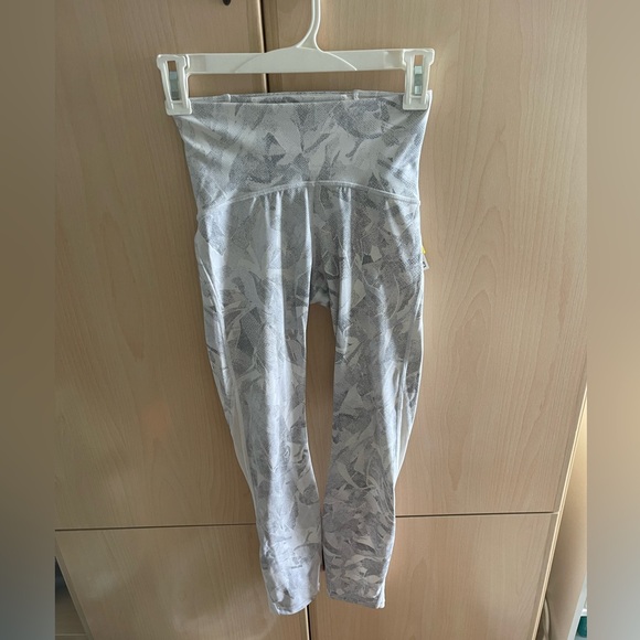 Lululemon Train Times 7/8 Pant *25” - Picture 3 of 9